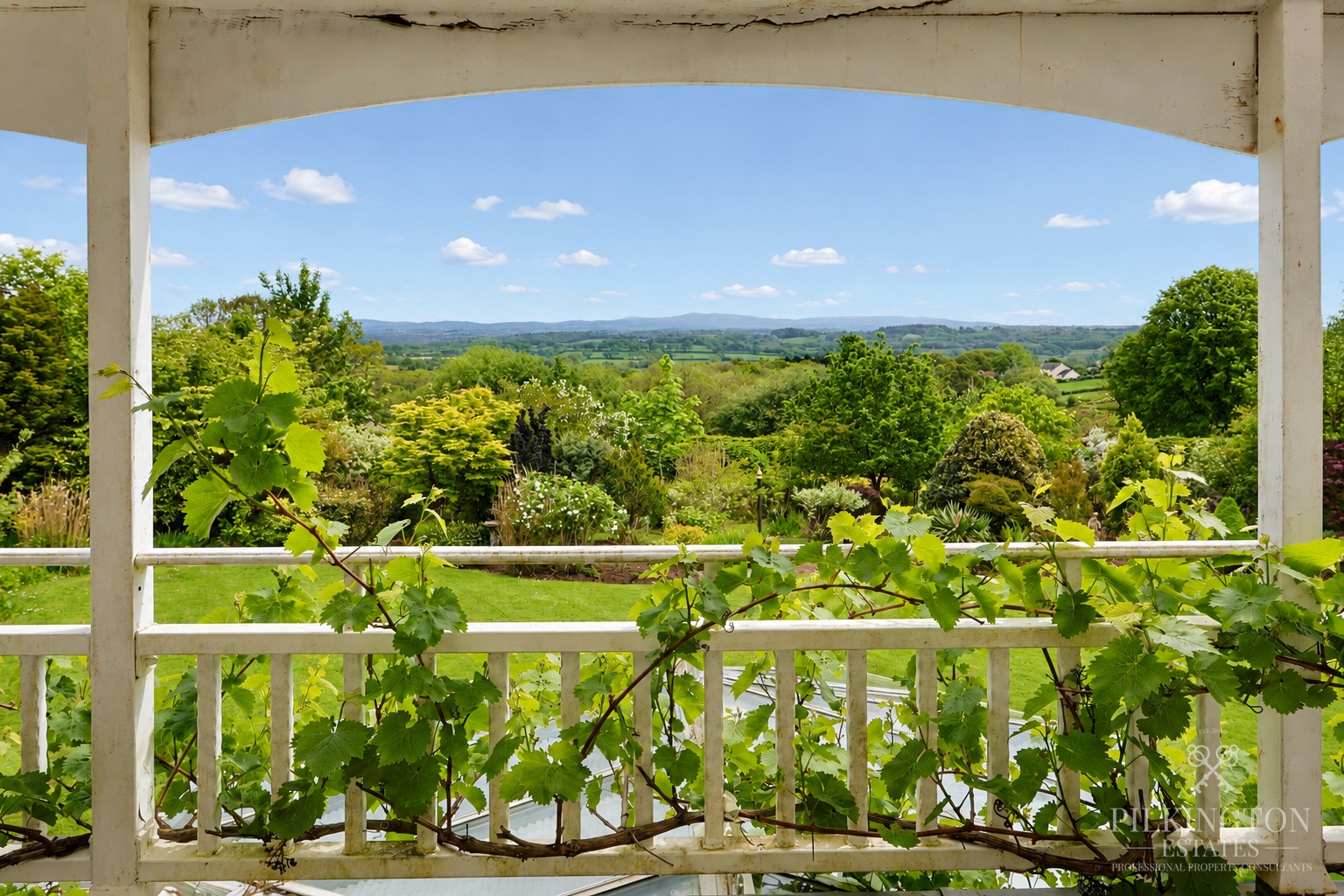 Exceptional fully renovated country residence set within approximately 6.4 acres in total Property image 15