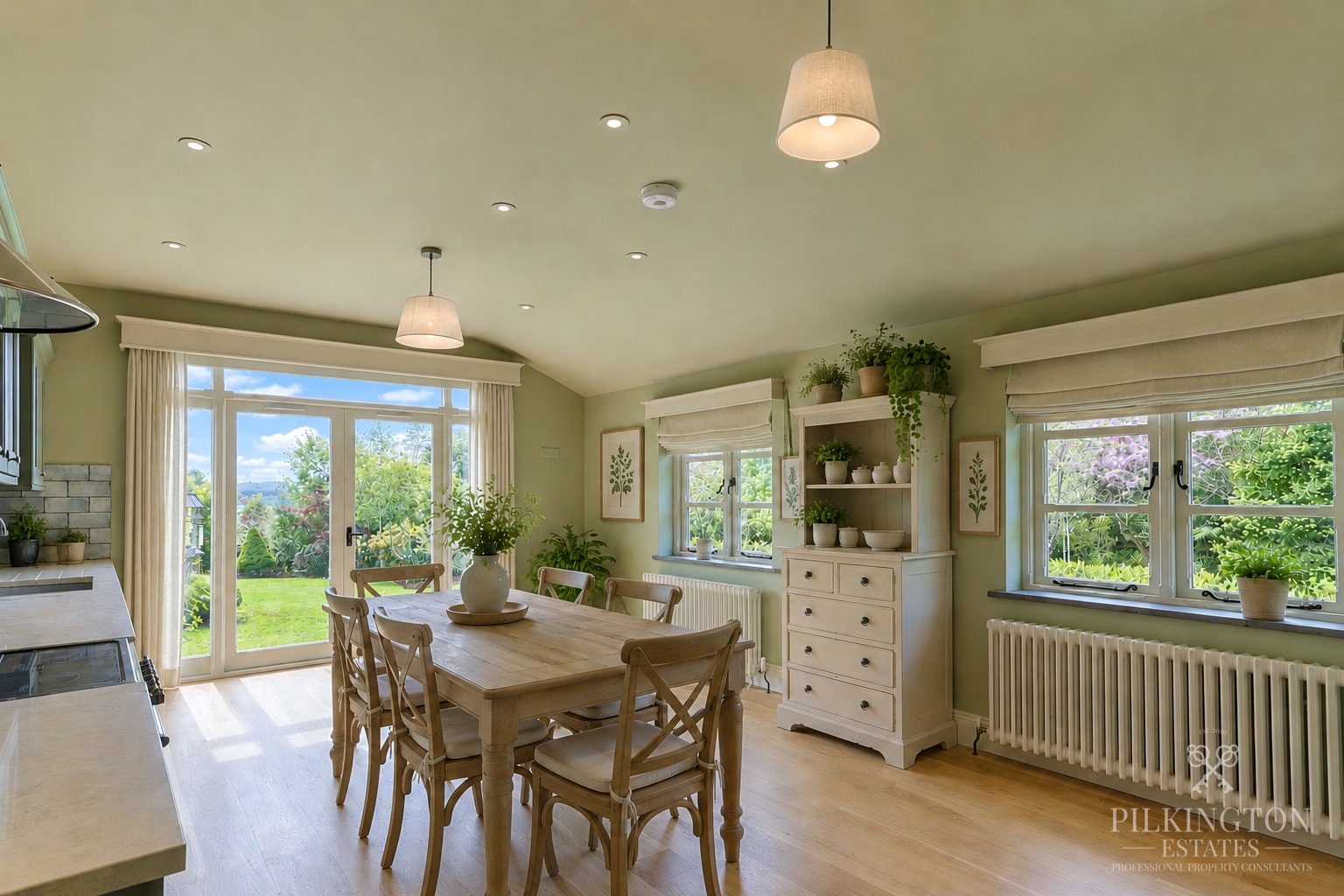 Exceptional fully renovated country residence set within approximately 6.4 acres in total Property image 4