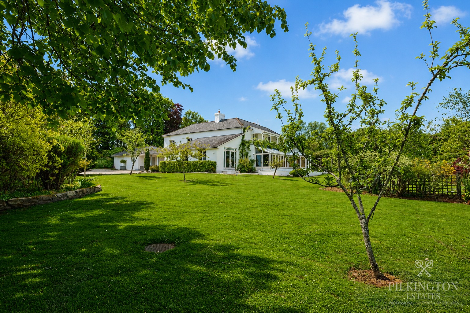 Exceptional fully renovated country residence set within approximately 6.4 acres in total Property image 2