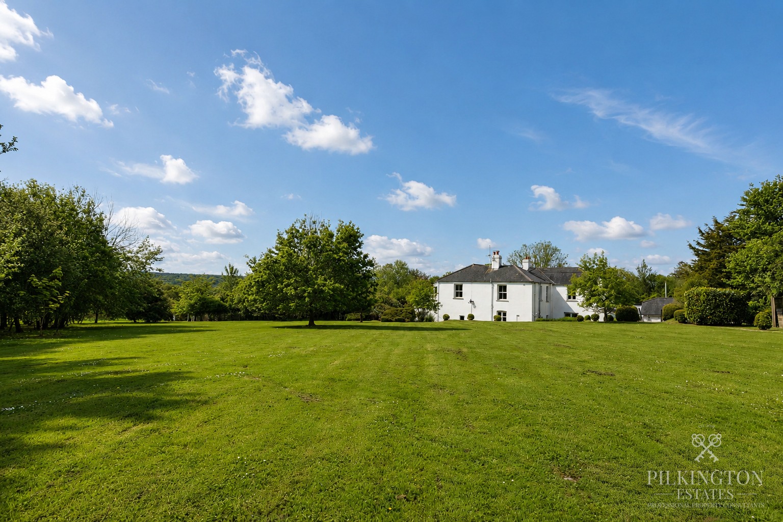 Exceptional fully renovated country residence set within approximately 6.4 acres in total Property image 26