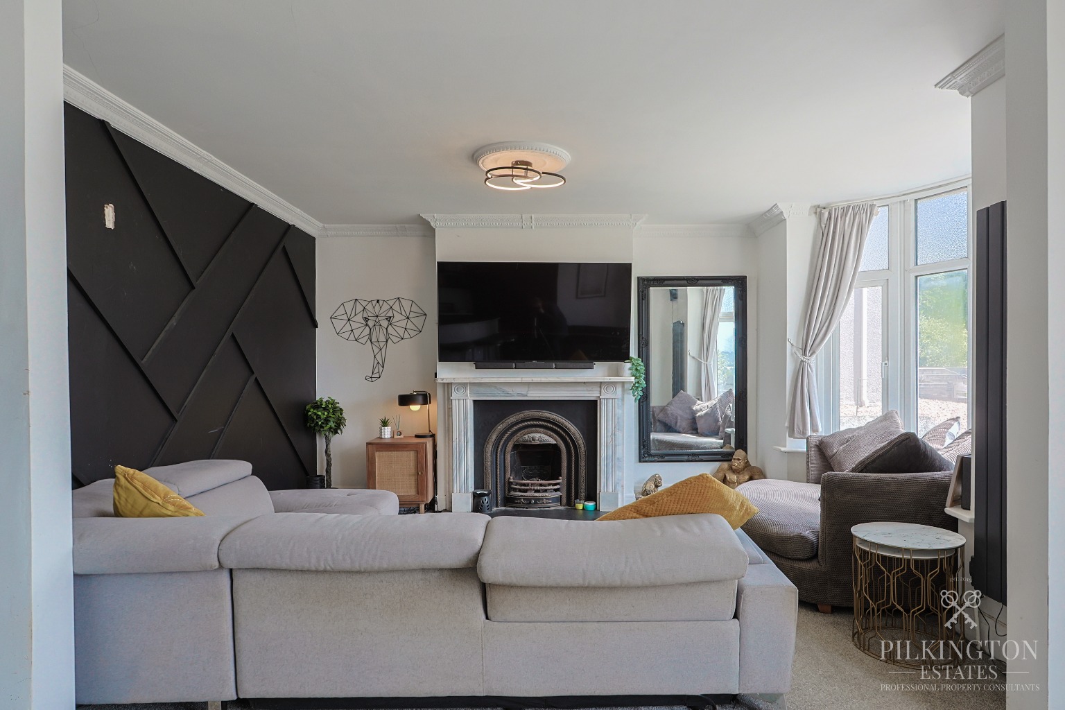 Three-Bedroom Semi-Detached Home with Excellent Renovation Potential Property image 3