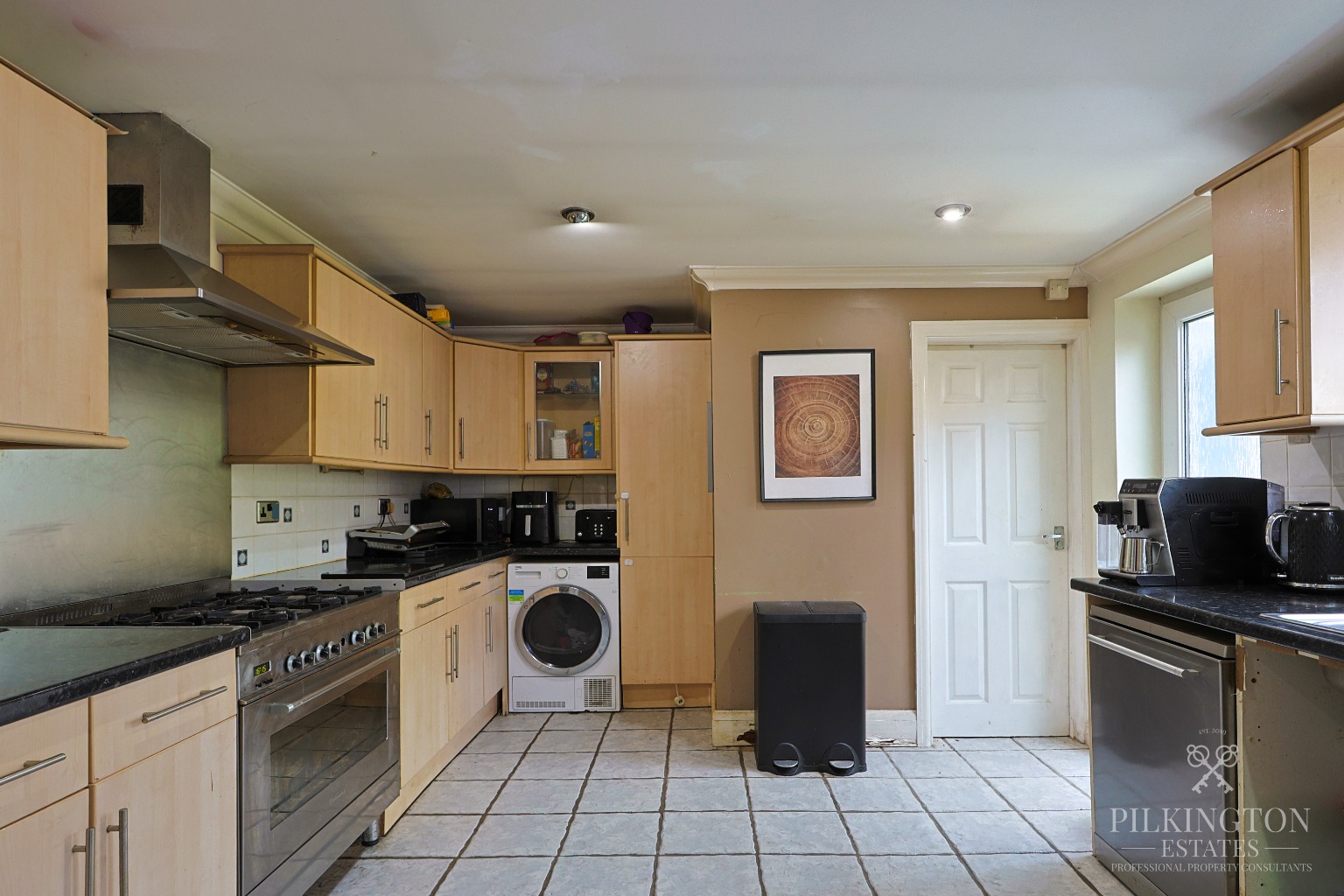 Three-Bedroom Semi-Detached Home with Excellent Renovation Potential Property image 5