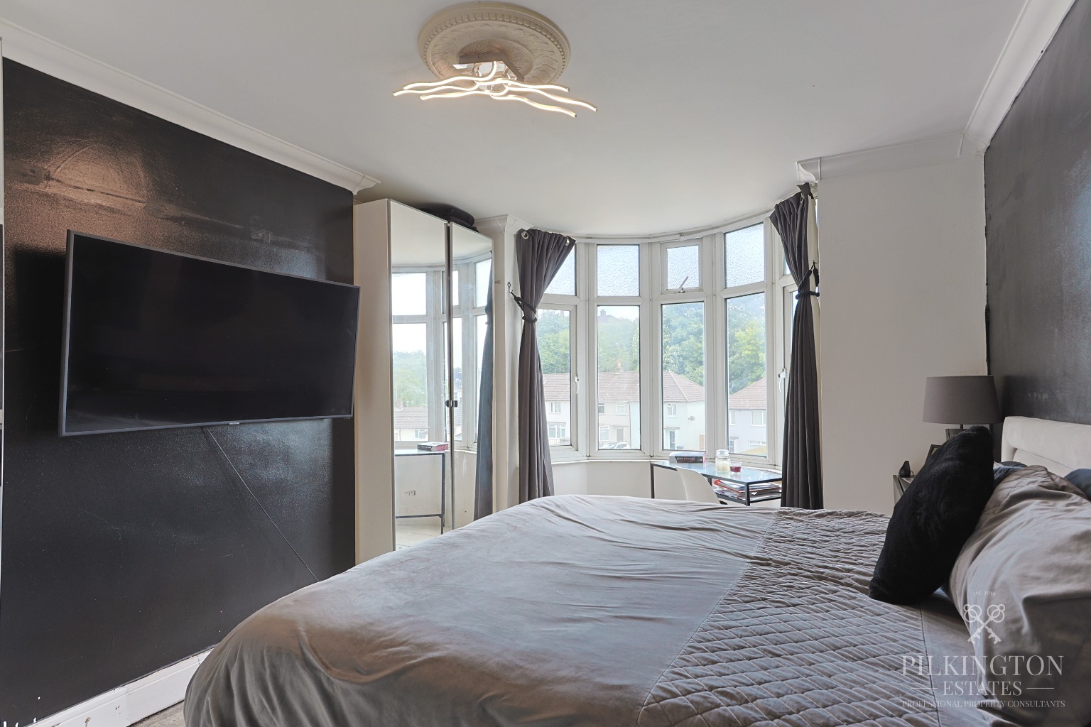 Three-Bedroom Semi-Detached Home with Excellent Renovation Potential Property image 8
