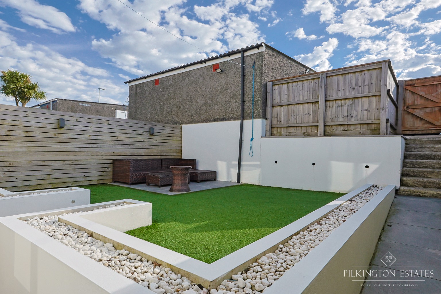 Stylish 3-bed PL5 terrace with open-plan living, landscaped garden, garage and parking. EPC D Property image 15