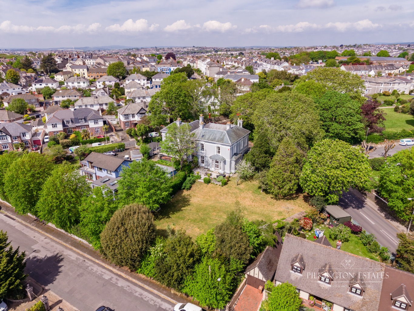 Beautiful Grade II Listed 4-bed family home with large garden in the heart of Stoke. Property image 1