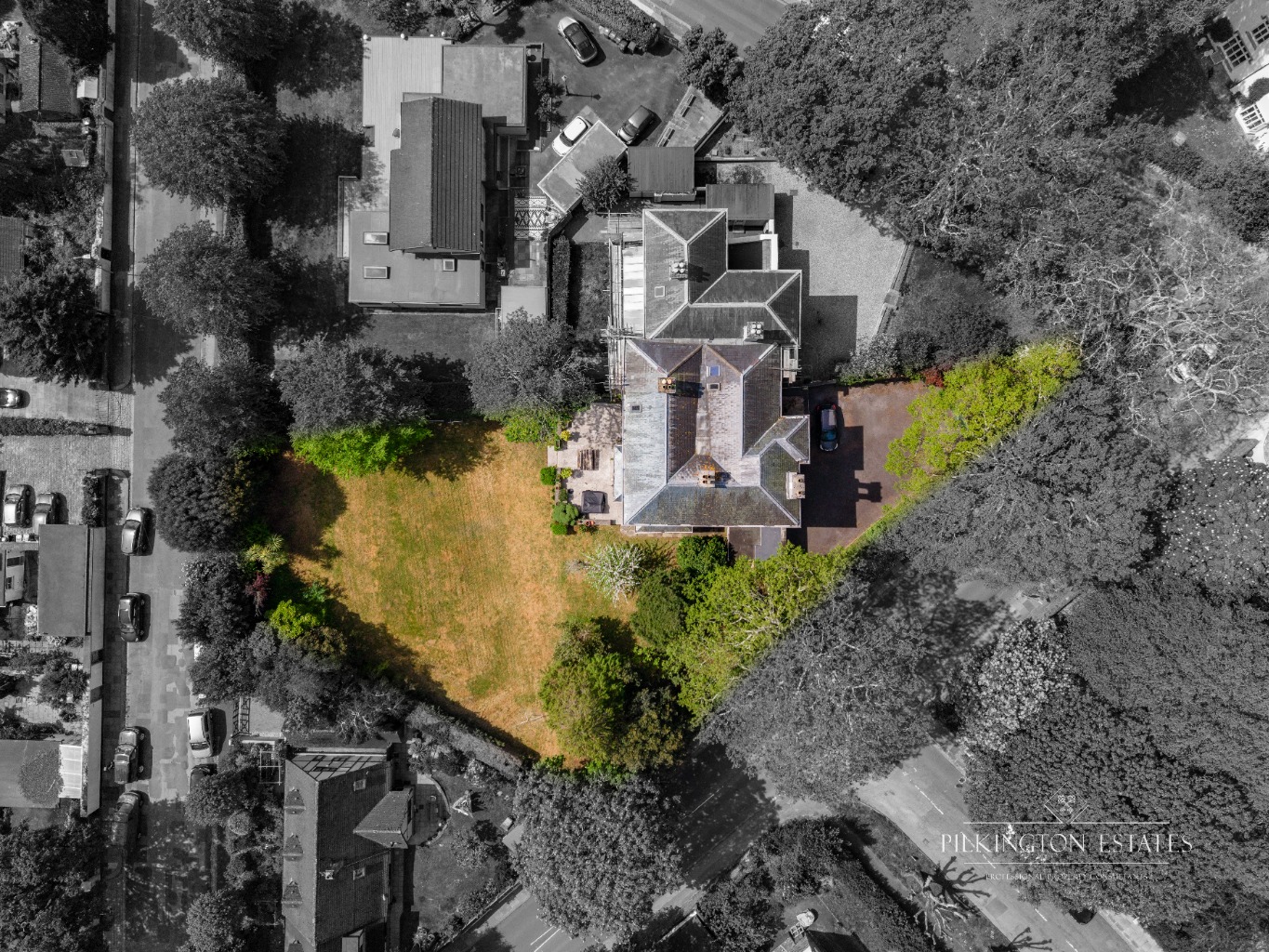 Beautiful Grade II Listed 4-bed family home with large garden in the heart of Stoke. Property image 27