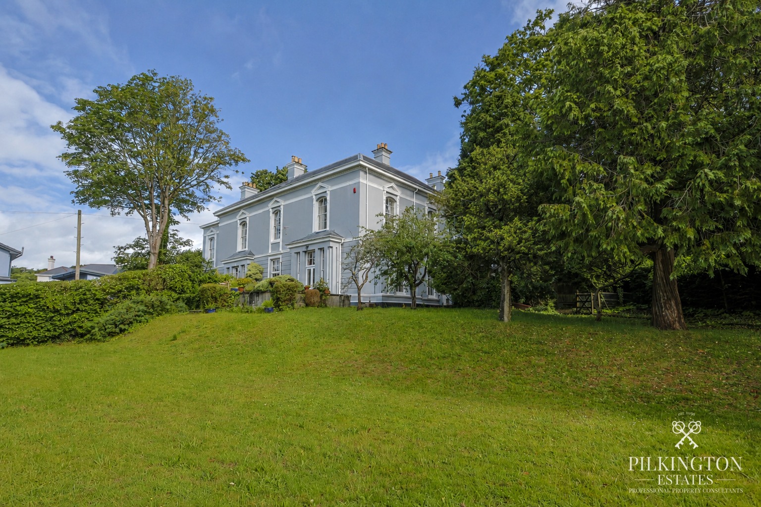 Beautiful Grade II Listed 4-bed family home with large garden in the heart of Stoke. Property image 23