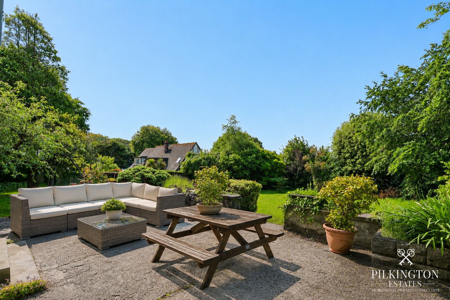Beautiful Grade II Listed 4-bed family home with large garden in the heart of Stoke. Property image 20