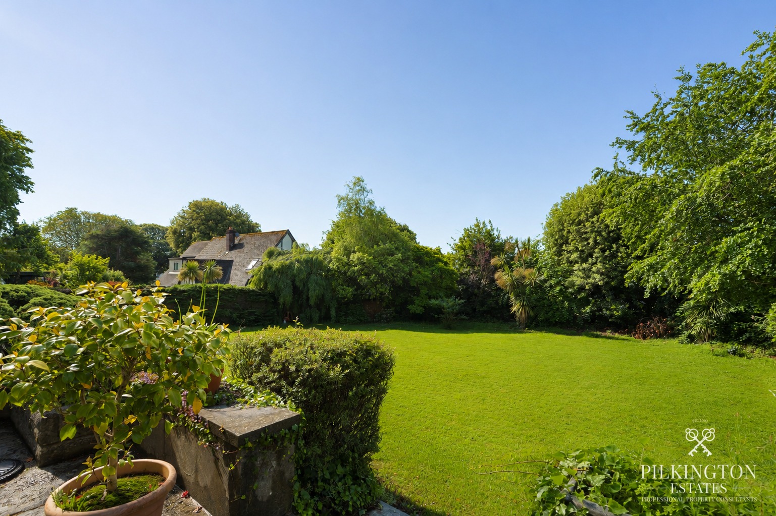 Beautiful Grade II Listed 4-bed family home with large garden in the heart of Stoke. Property image 22