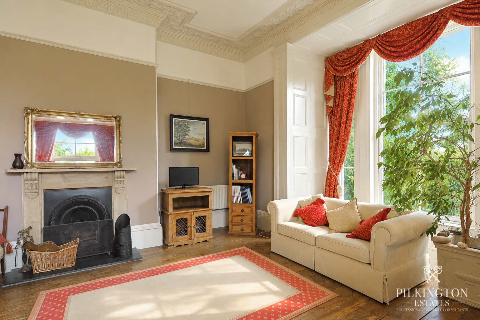 Beautiful Grade II Listed 4-bed family home with large garden in the heart of Stoke. Property image 3