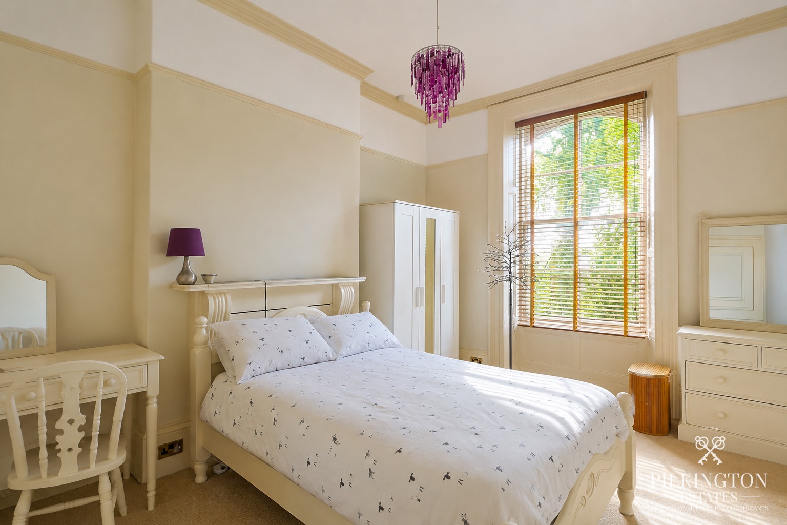 Beautiful Grade II Listed 4-bed family home with large garden in the heart of Stoke. Property image 15