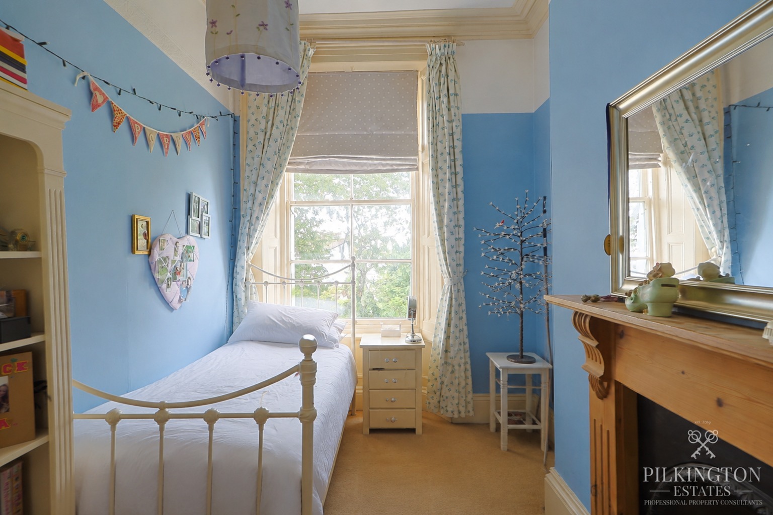 Beautiful Grade II Listed 4-bed family home with large garden in the heart of Stoke. Property image 16