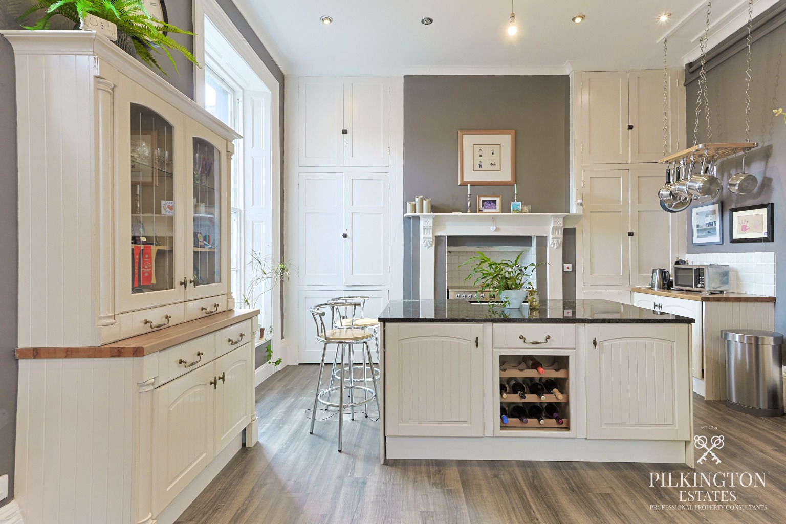 Beautiful Grade II Listed 4-bed family home with large garden in the heart of Stoke. Property image 7