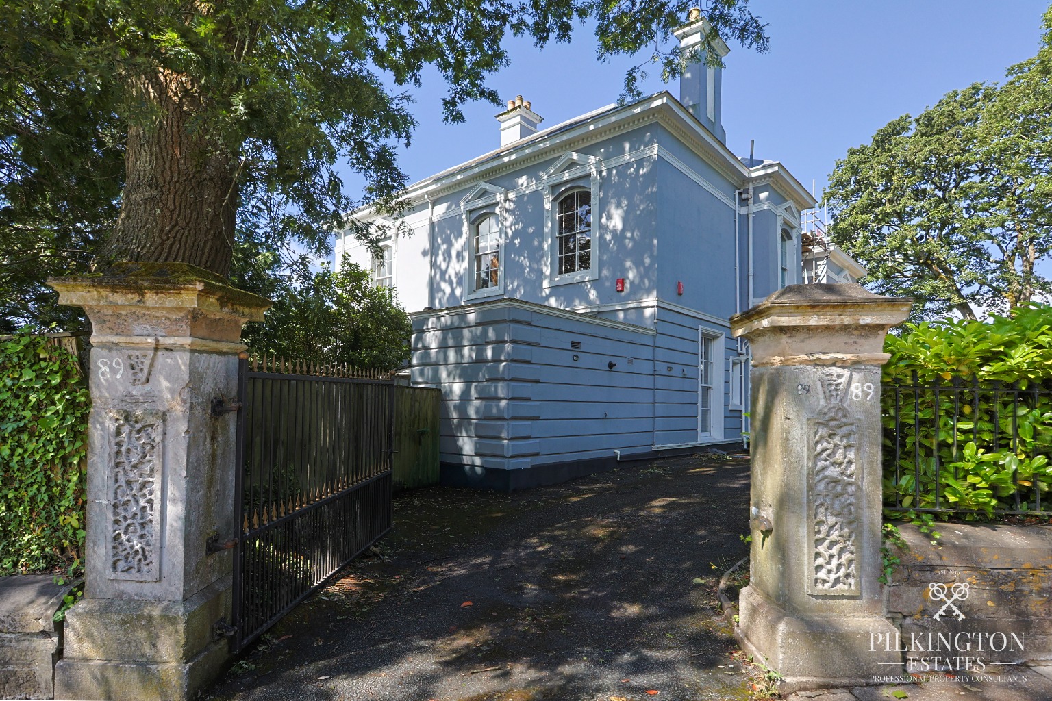 Beautiful Grade II Listed 4-bed family home with large garden in the heart of Stoke. Property image 26