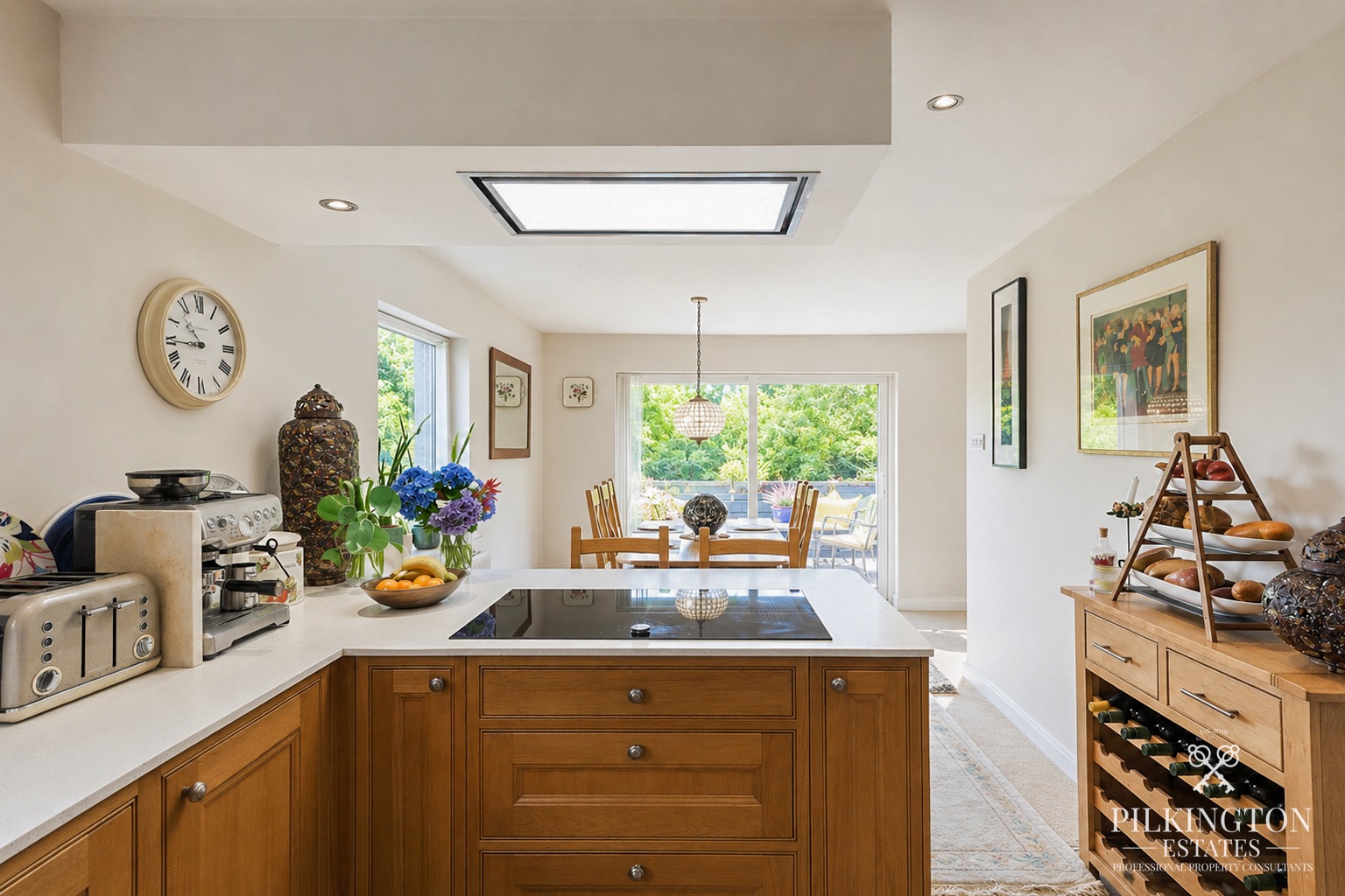 Immaculate Four-Bedroom Detached Home with Private Garden in a Quiet Cul-de-Sac Property image 4