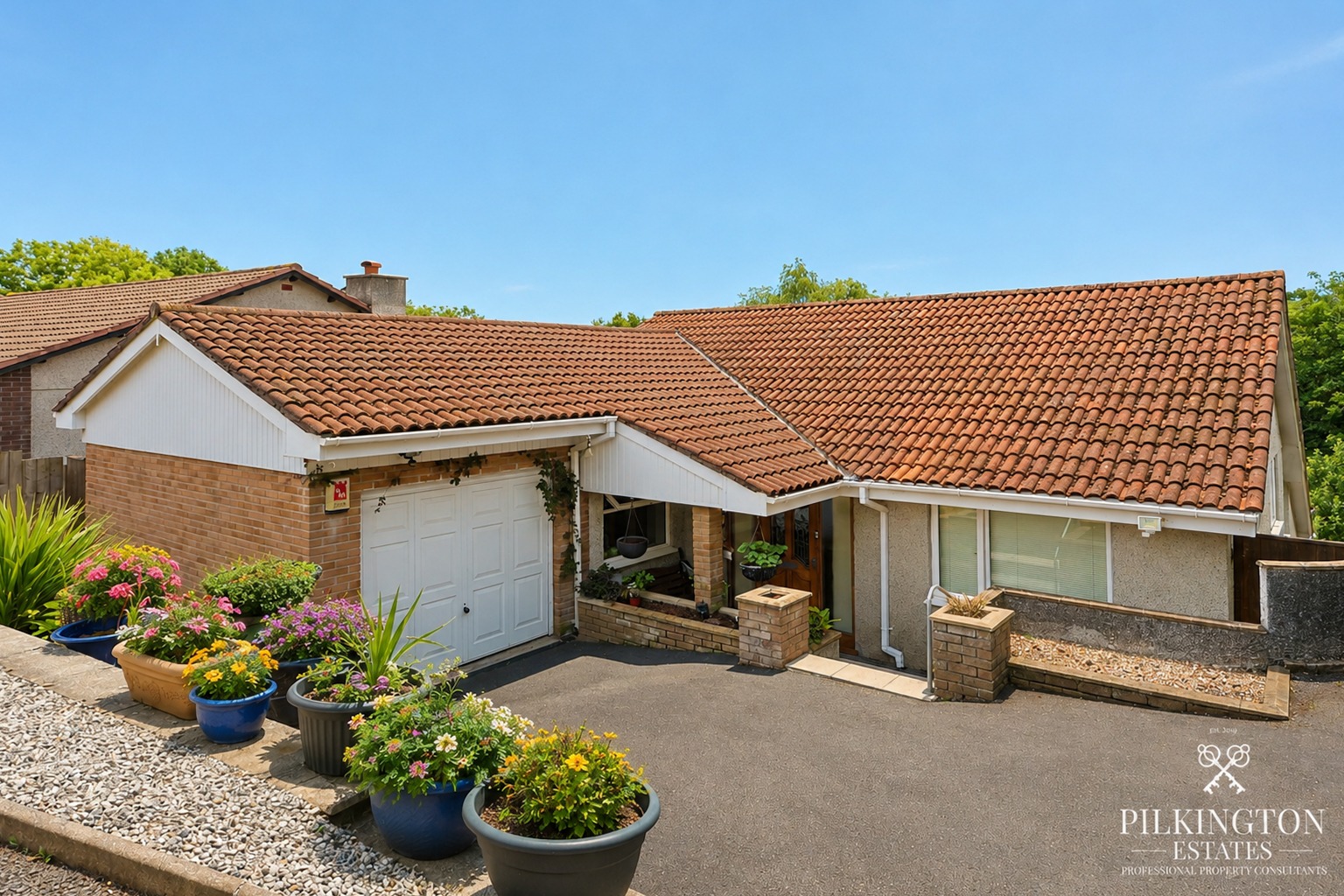 Immaculate Four-Bedroom Detached Home with Private Garden in a Quiet Cul-de-Sac