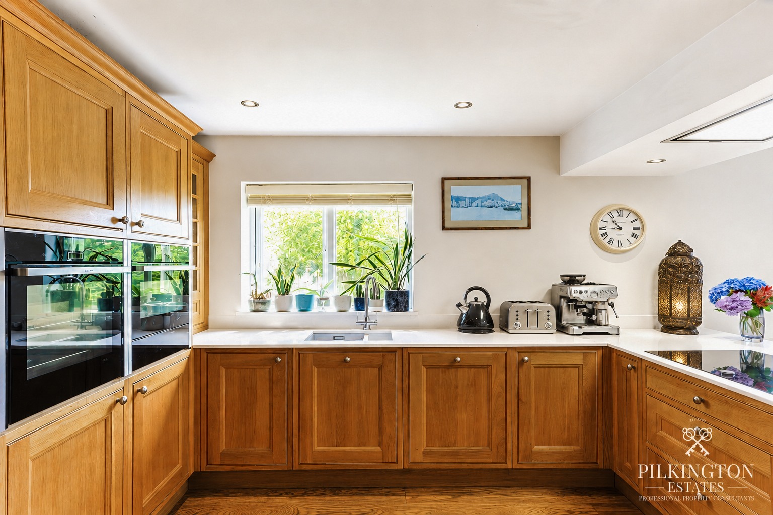 Immaculate Four-Bedroom Detached Home with Private Garden in a Quiet Cul-de-Sac Property image 5