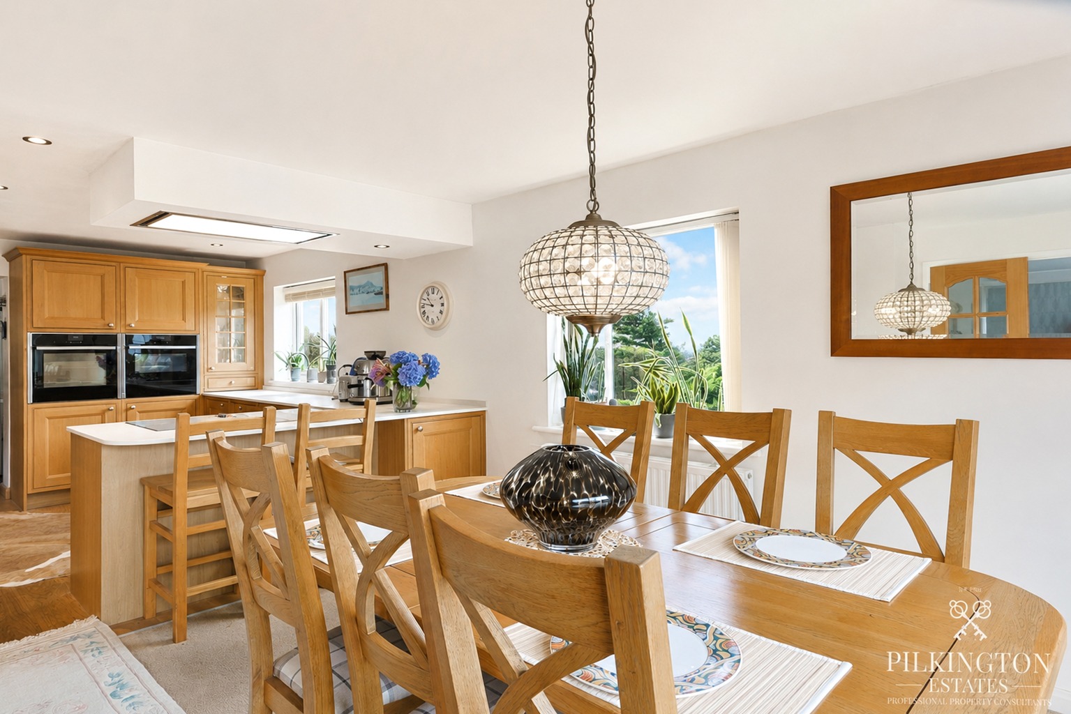 Immaculate Four-Bedroom Detached Home with Private Garden in a Quiet Cul-de-Sac Property image 3