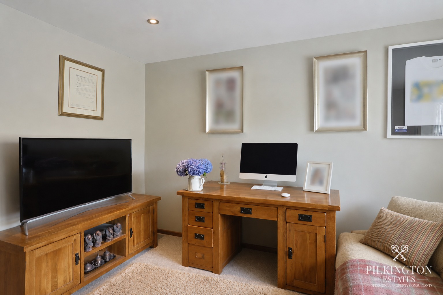 Immaculate Four-Bedroom Detached Home with Private Garden in a Quiet Cul-de-Sac Property image 7