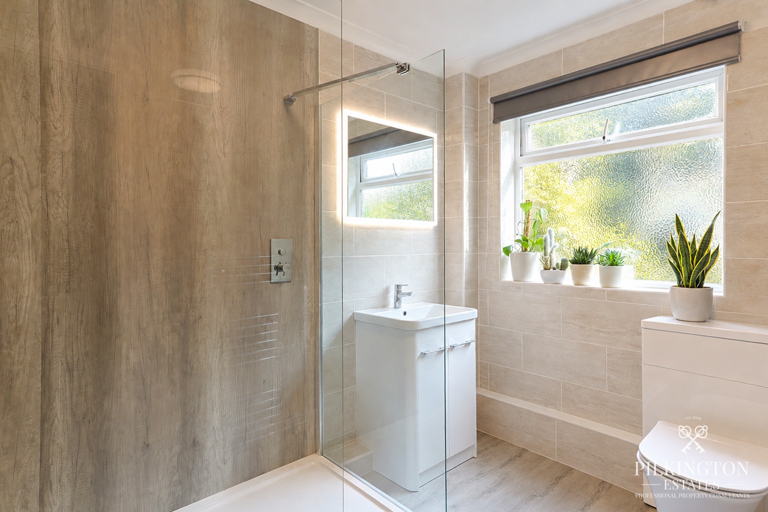 Immaculate Four-Bedroom Detached Home with Private Garden in a Quiet Cul-de-Sac Property image 10