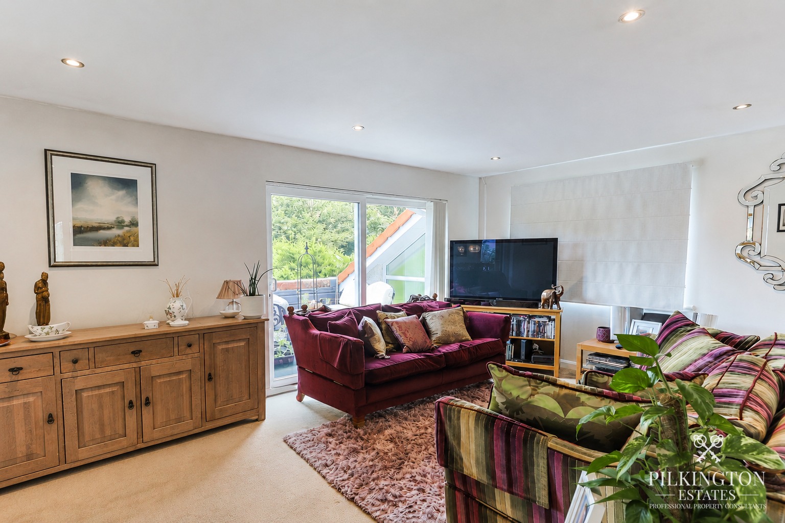 Immaculate Four-Bedroom Detached Home with Private Garden in a Quiet Cul-de-Sac Property image 2