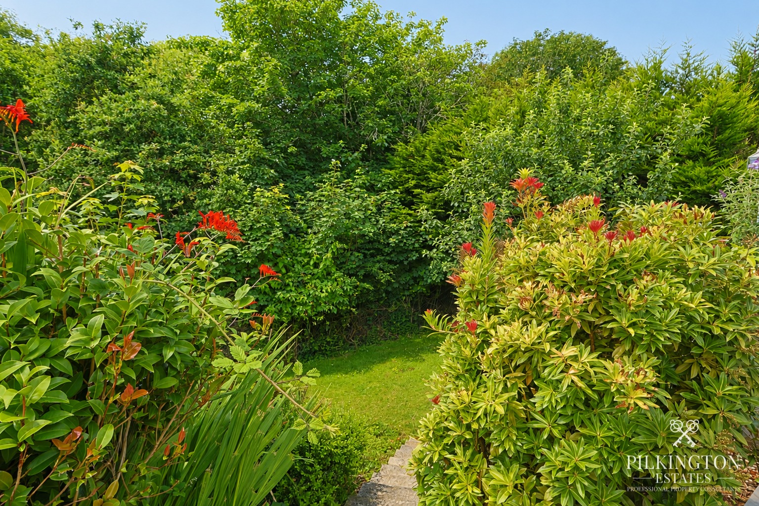 Immaculate Four-Bedroom Detached Home with Private Garden in a Quiet Cul-de-Sac Property image 16