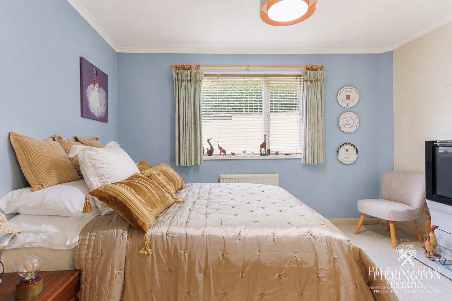 Immaculate Four-Bedroom Detached Home with Private Garden in a Quiet Cul-de-Sac Property image 13