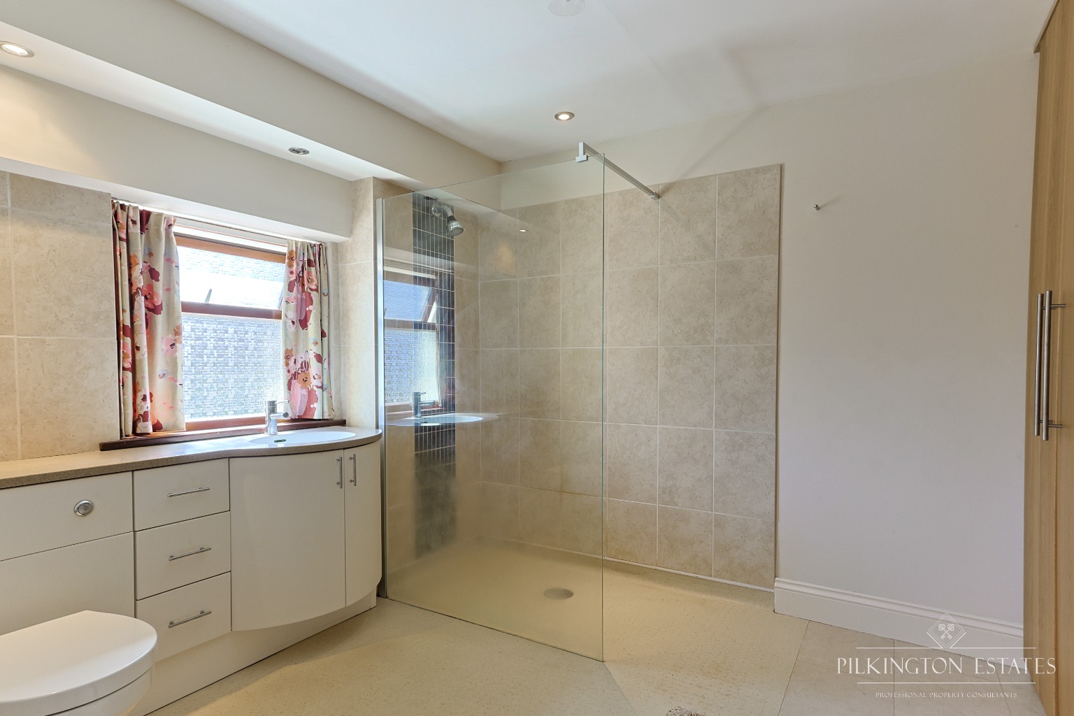 Charming Dormer Bungalow in Mannamead Near Seymour Road with Private Grounds Property image 7
