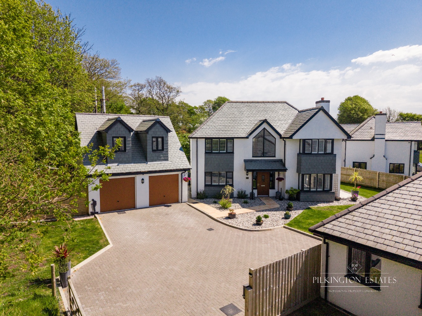 Stunning Detached Home with Annex, Bifold Living & Beautiful Garden Property image 2