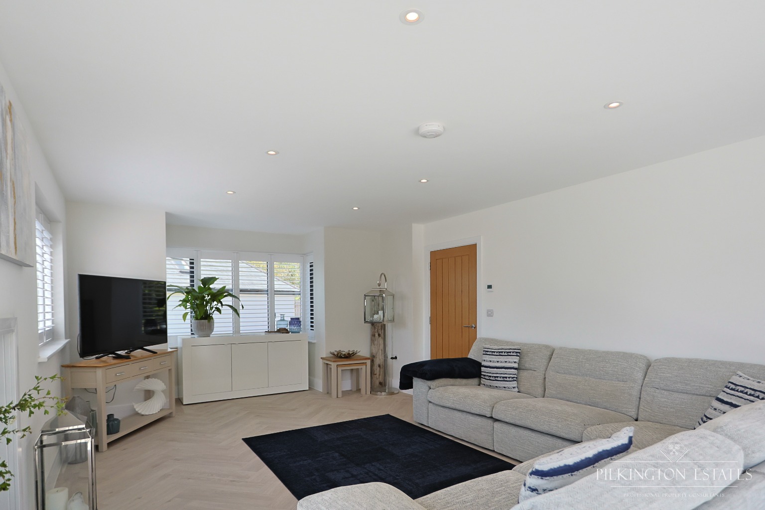 Stunning Detached Home with Annex, Bifold Living & Beautiful Garden Property image 3