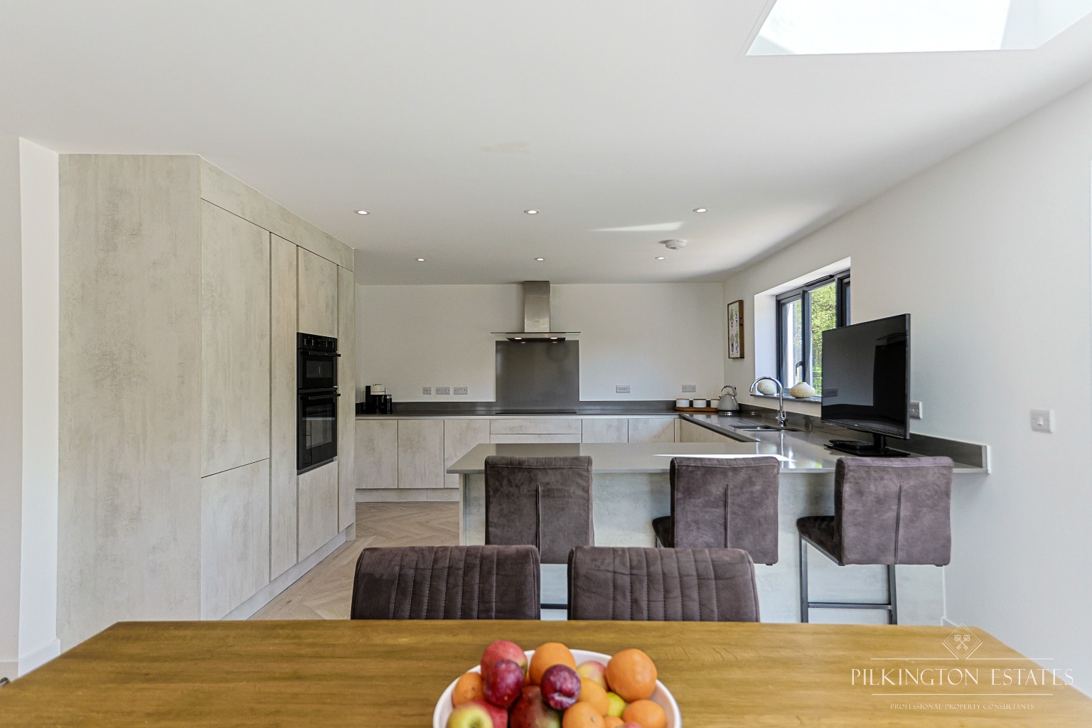 Stunning Detached Home with Annex, Bifold Living & Beautiful Garden Property image 6