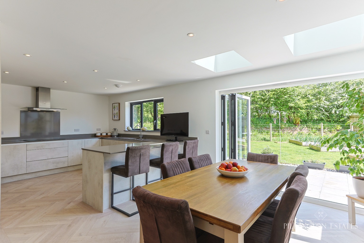 Stunning Detached Home with Annex, Bifold Living & Beautiful Garden Property image 5