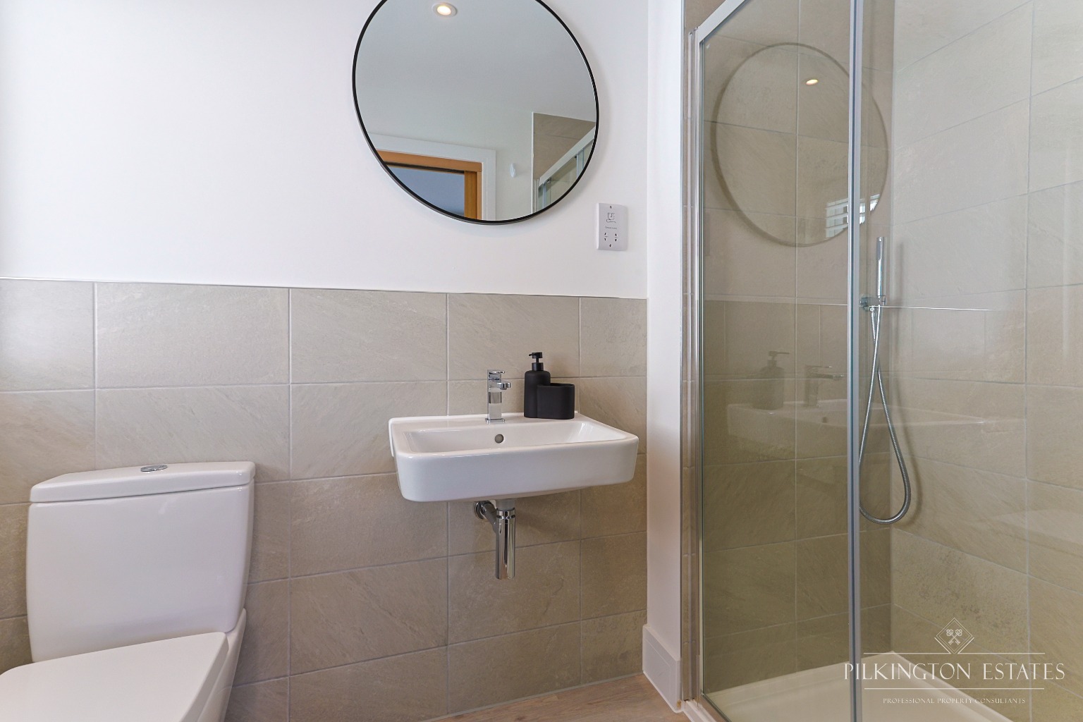 Stunning Detached Home with Annex, Bifold Living & Beautiful Garden Property image 13