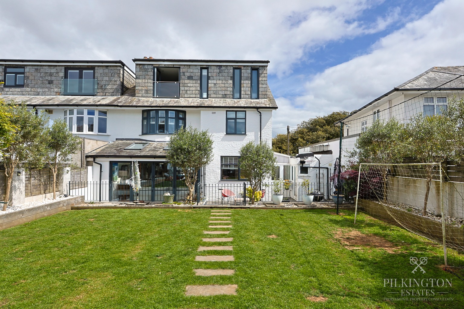 Exceptional 4 Bedroom Family Home on Prestigious Torland Road Property image 24