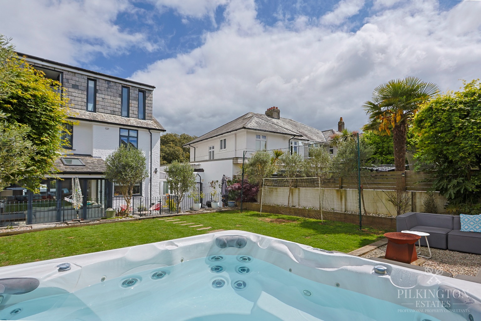 Exceptional 4 Bedroom Family Home on Prestigious Torland Road Property image 23