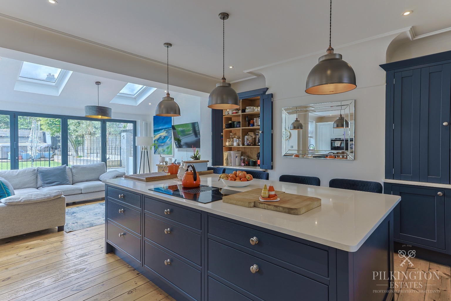 Exceptional 4 Bedroom Family Home on Prestigious Torland Road Property image 3