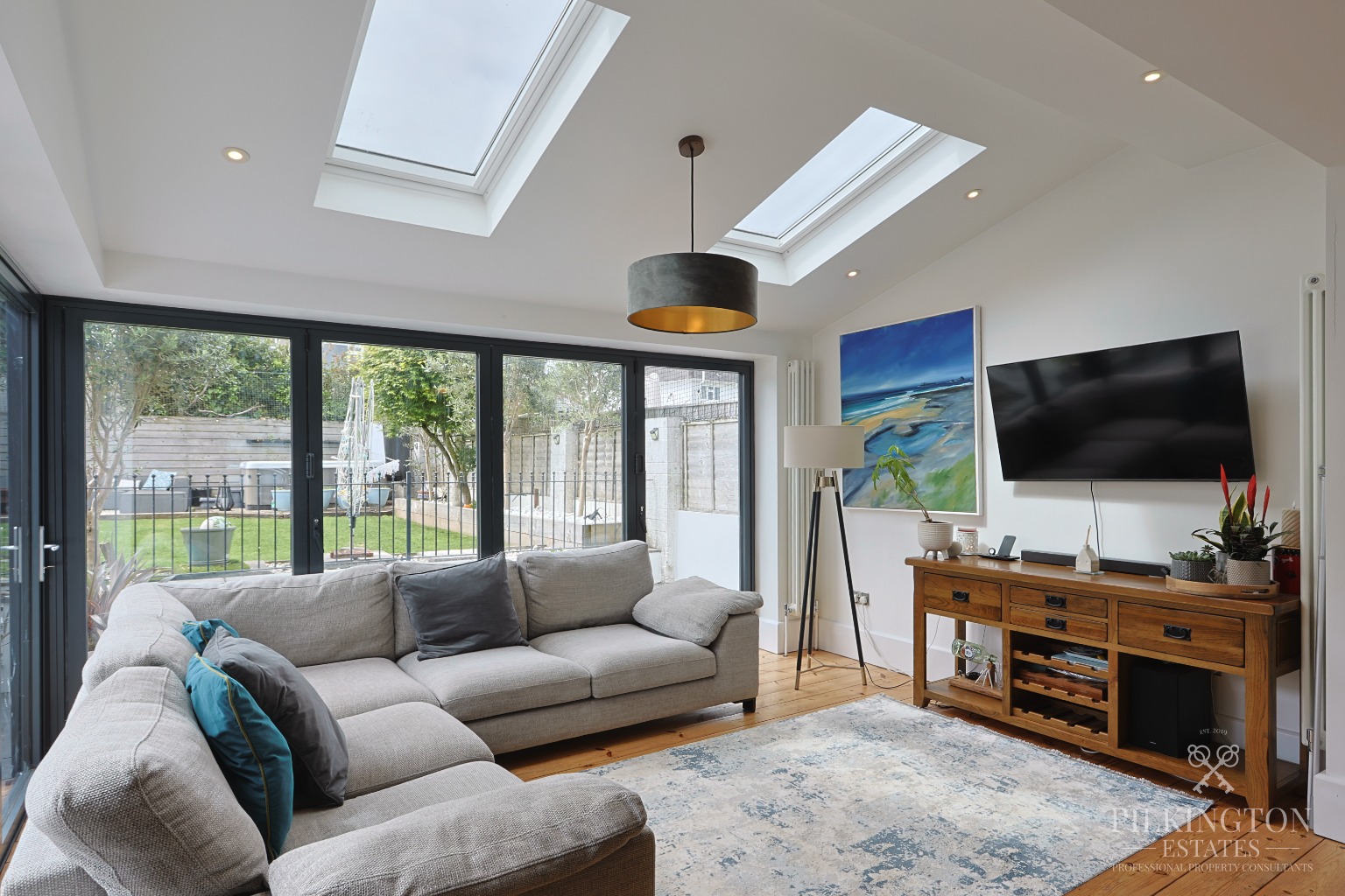 Exceptional 4 Bedroom Family Home on Prestigious Torland Road Property image 6