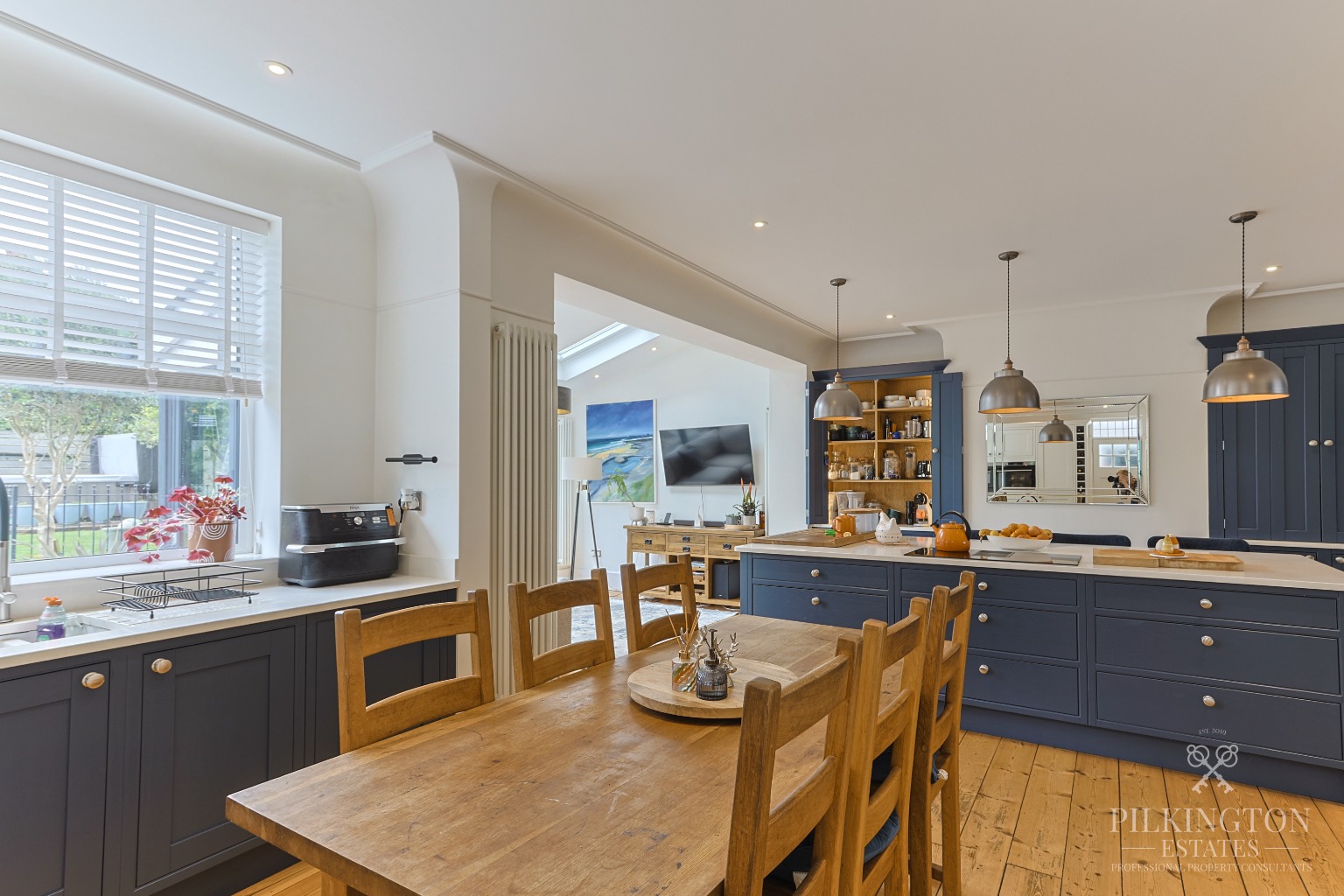 Exceptional 4 Bedroom Family Home on Prestigious Torland Road Property image 5