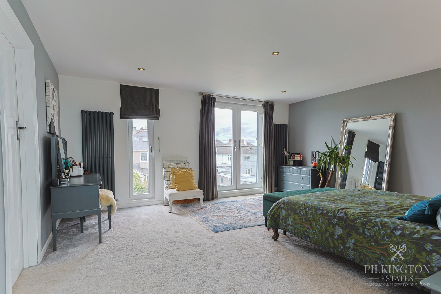 Exceptional 4 Bedroom Family Home on Prestigious Torland Road Property image 16