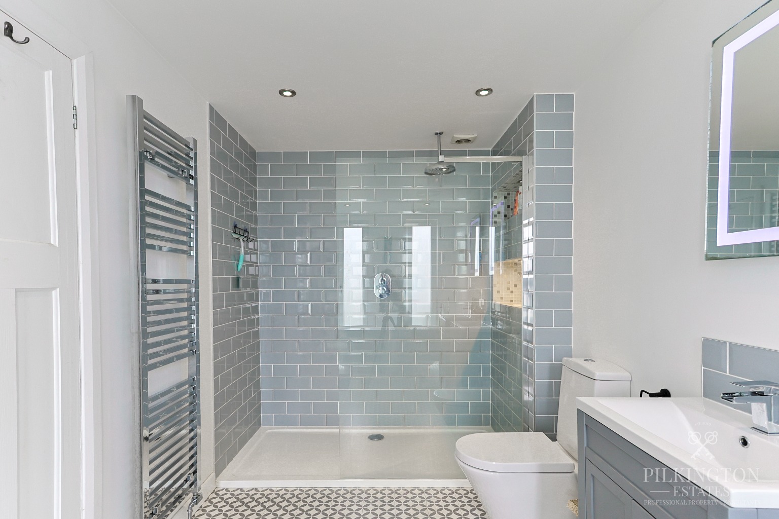 Exceptional 4 Bedroom Family Home on Prestigious Torland Road Property image 18