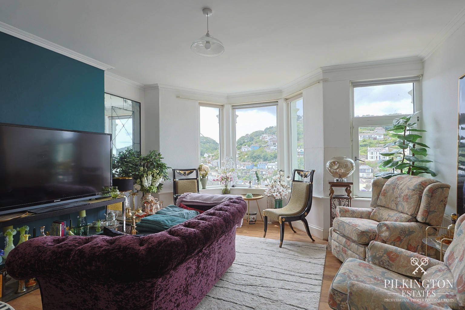 Stunning Harbour-View Maisonette with Panoramic Views Across Picturesque Looe Property image 4