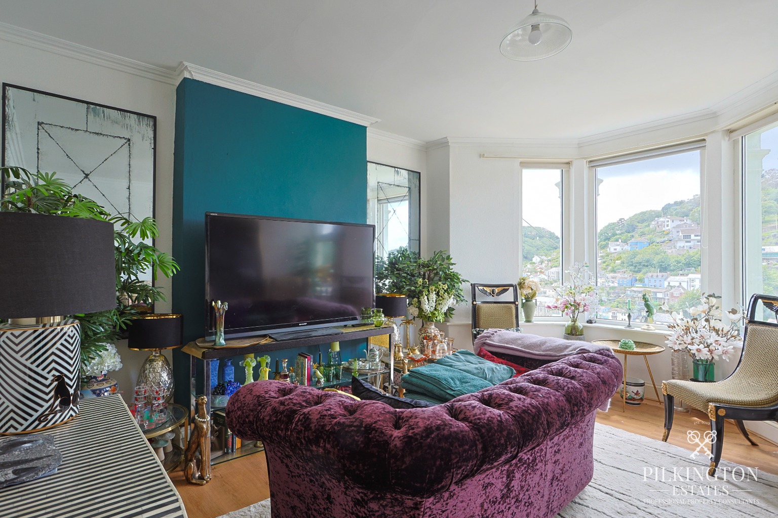 Stunning Harbour-View Maisonette with Panoramic Views Across Picturesque Looe Property image 5