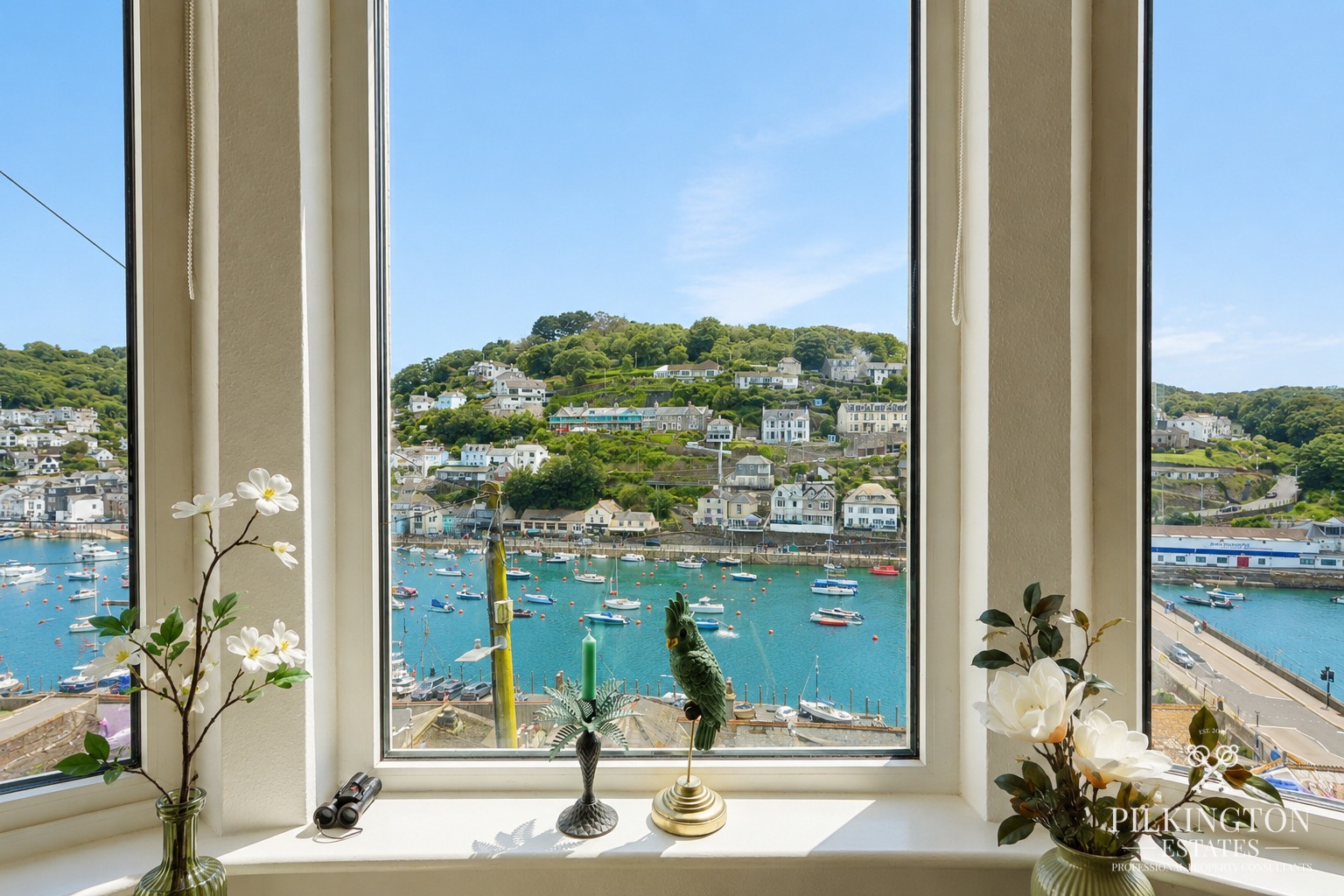 Stunning Harbour-View Maisonette with Panoramic Views Across Picturesque Looe Property image 1