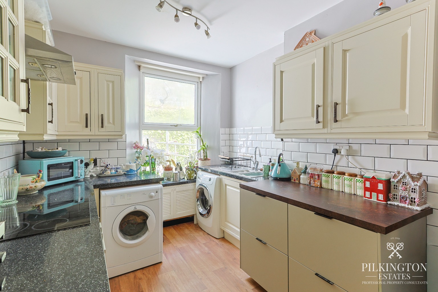 Stunning Harbour-View Maisonette with Panoramic Views Across Picturesque Looe Property image 6