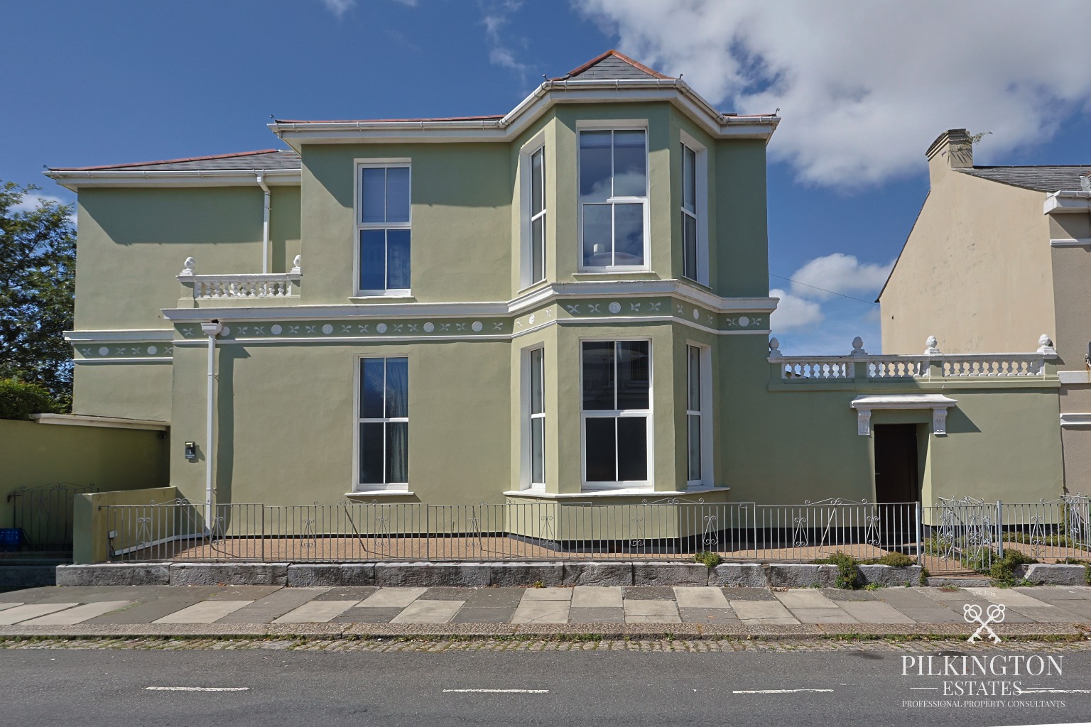 Immaculately Refurbished Period Home with Two Private Gardens Property image 20