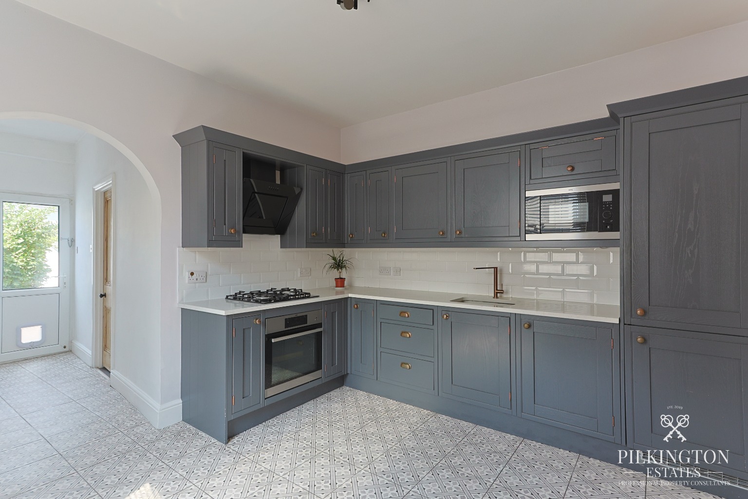 Beautifully Updated 3-Bedroom Home with New Kitchen, Underfloor Heating & No Chain Property image 2