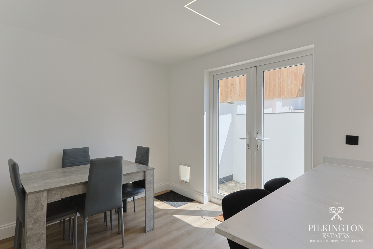 Stunning Fully Renovated Three-Bed Semi-Detached Home with Driveway & Contemporary Garden Property image 4