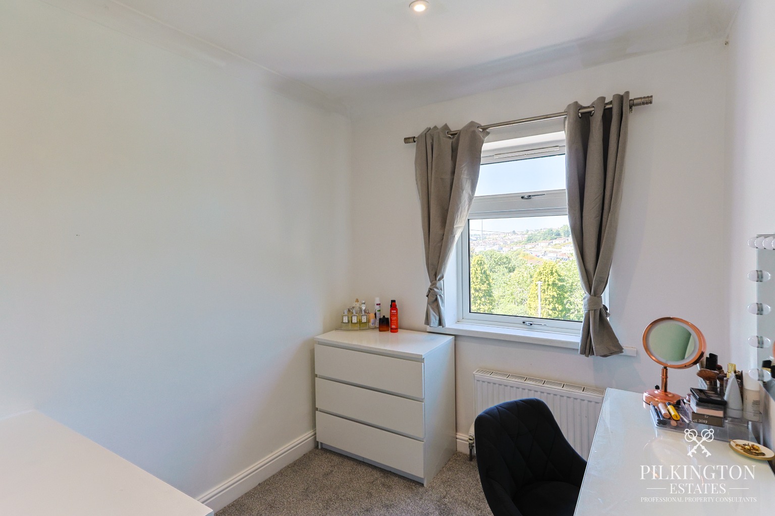 Stunning Fully Renovated Three-Bed Semi-Detached Home with Driveway & Contemporary Garden Property image 12