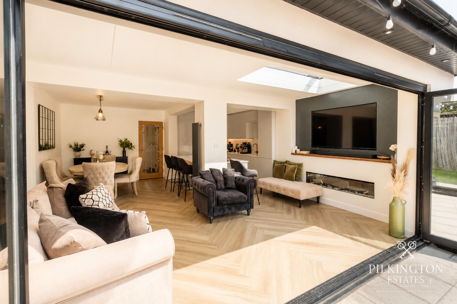Immaculately Renovated Semi Detached Home with Stunning Rear Extension Property image 2