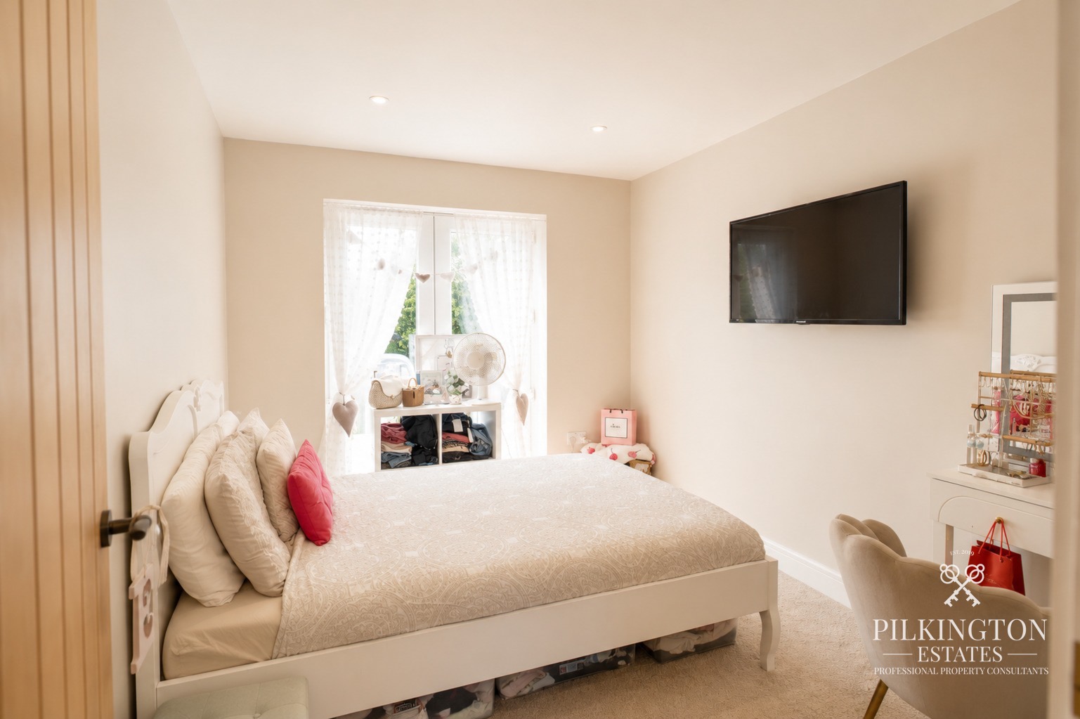 Immaculately Renovated Semi Detached Home with Stunning Rear Extension Property image 8